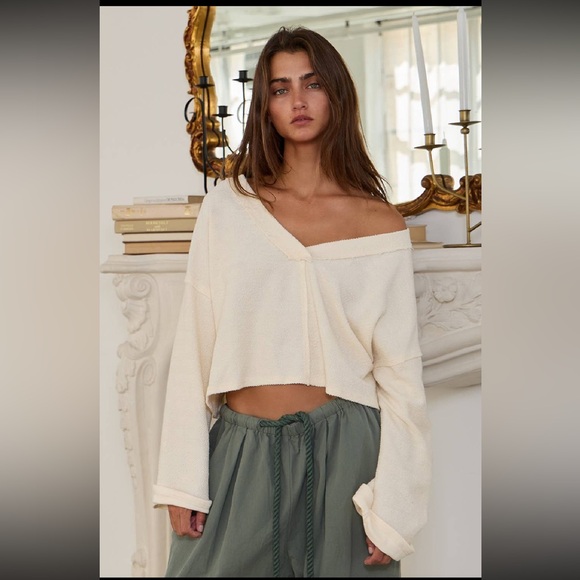 BUCKETLIST Cream Cutout Back Adjustable Tie Pullover Crop Top - Picture 8 of 8